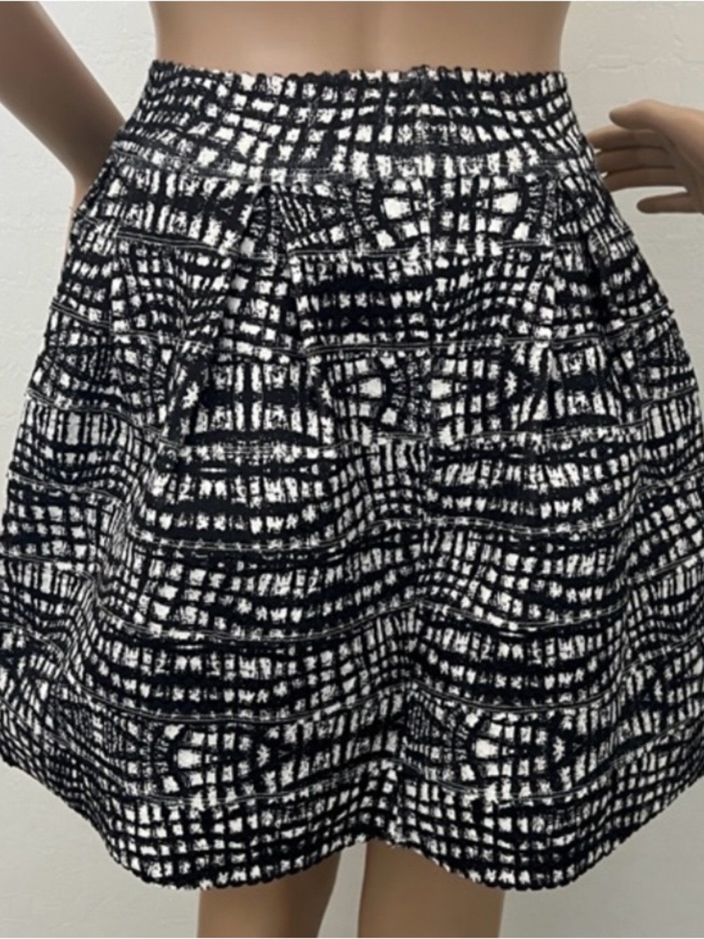 FSR Freestyle Revolution Black & White Textured Flare Stretch Skirt - Size M - Picture 2 of 9